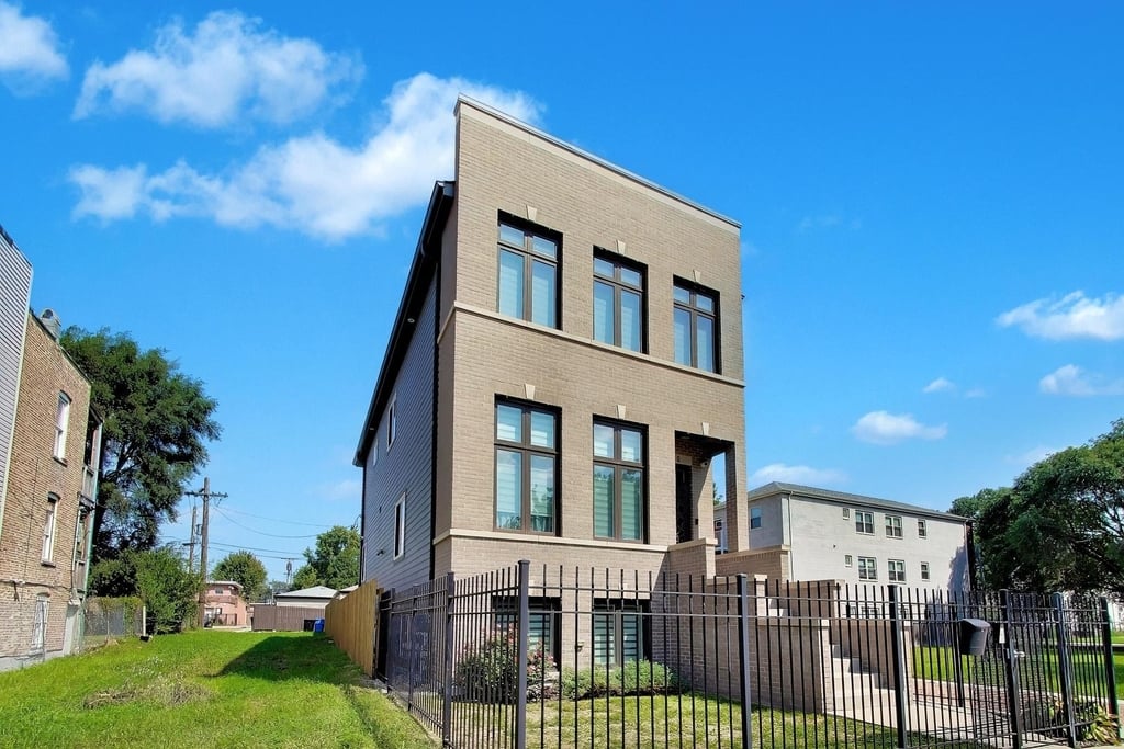 700 E 46th Street - Photo 40
