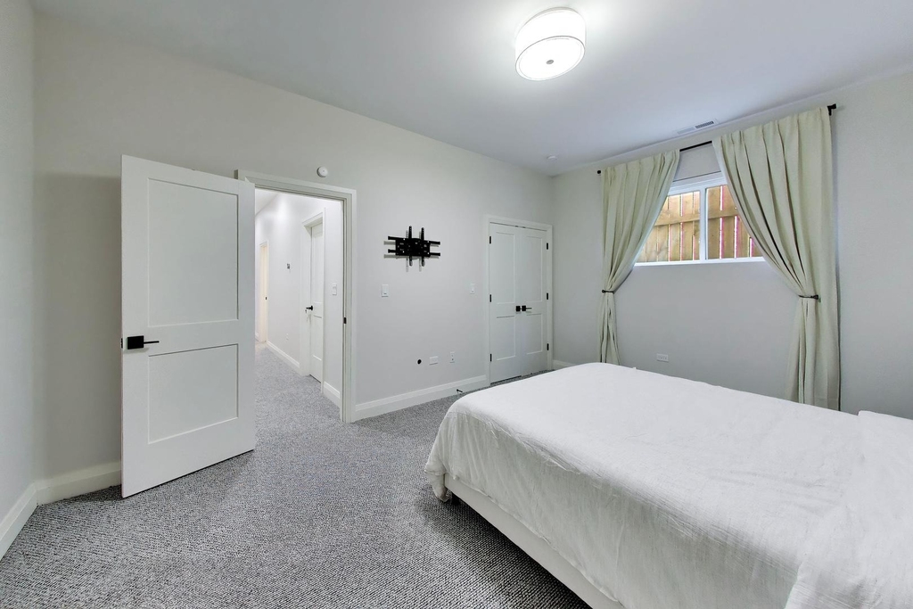 700 E 46th Street - Photo 32