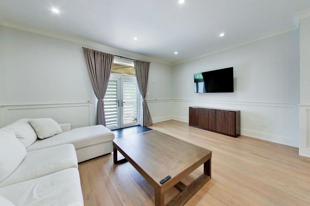 700 E 46th Street - Photo 15