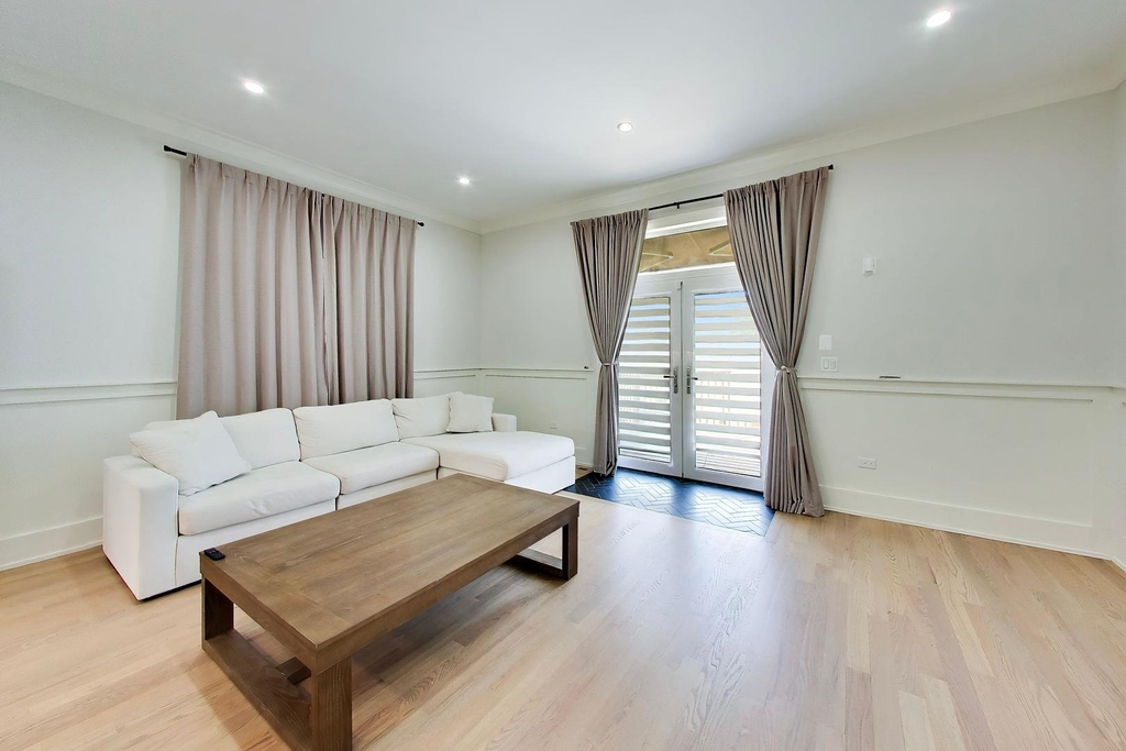 700 E 46th Street - Photo 14