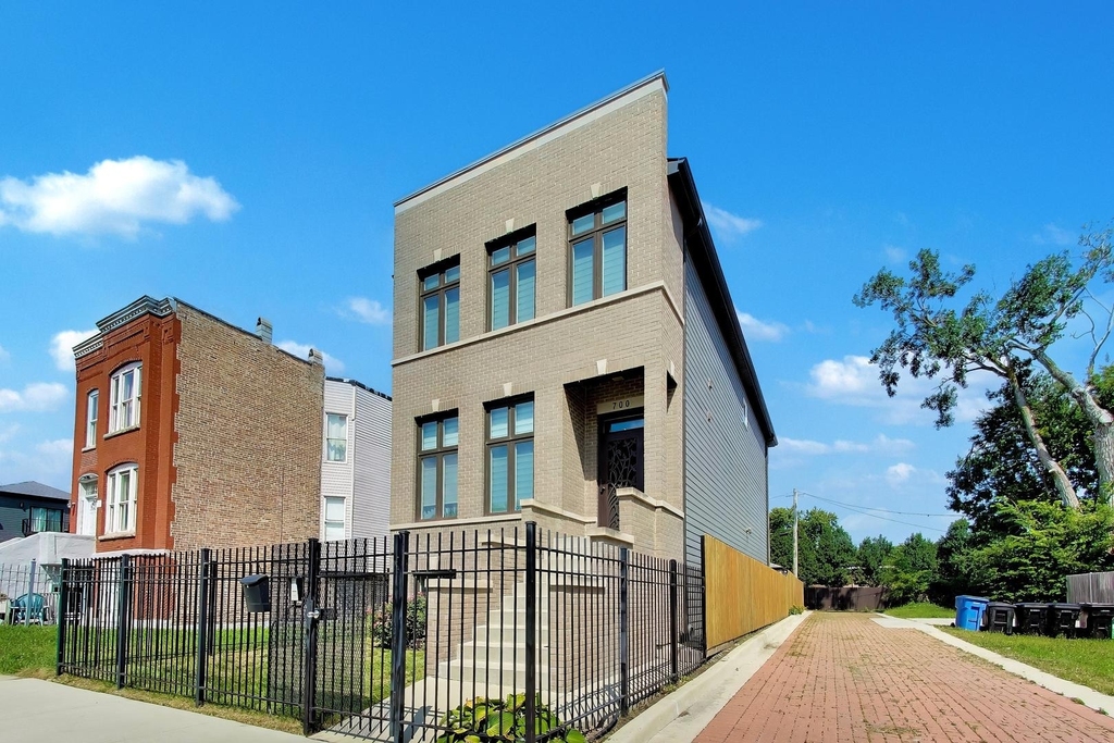 700 E 46th Street - Photo 2