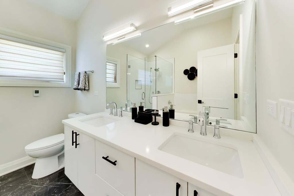 700 E 46th Street - Photo 20