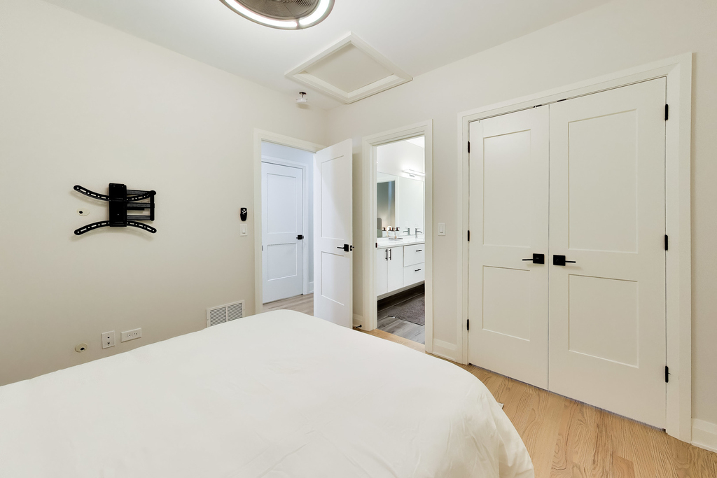 700 E 46th Street - Photo 27