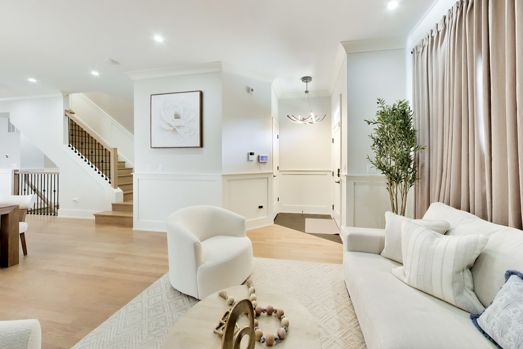 700 E 46th Street - Photo 3