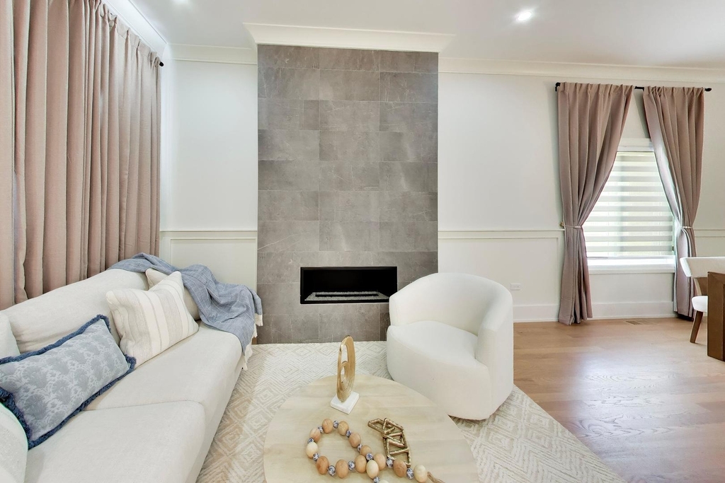 700 E 46th Street - Photo 5