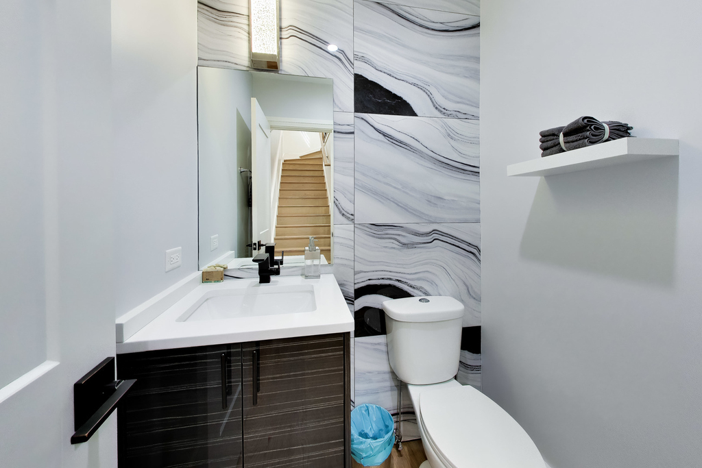 700 E 46th Street - Photo 9