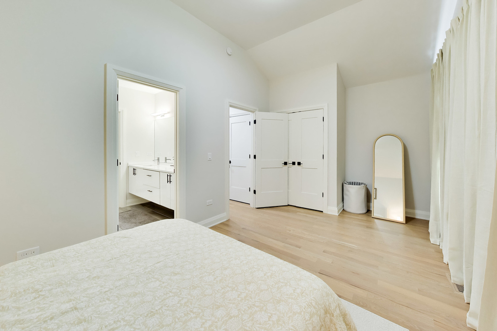700 E 46th Street - Photo 22