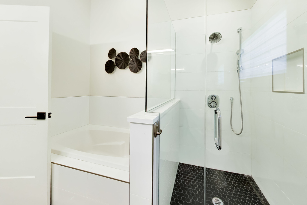 700 E 46th Street - Photo 21