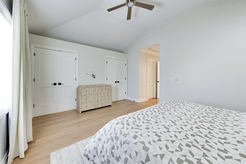 700 E 46th Street - Photo 18
