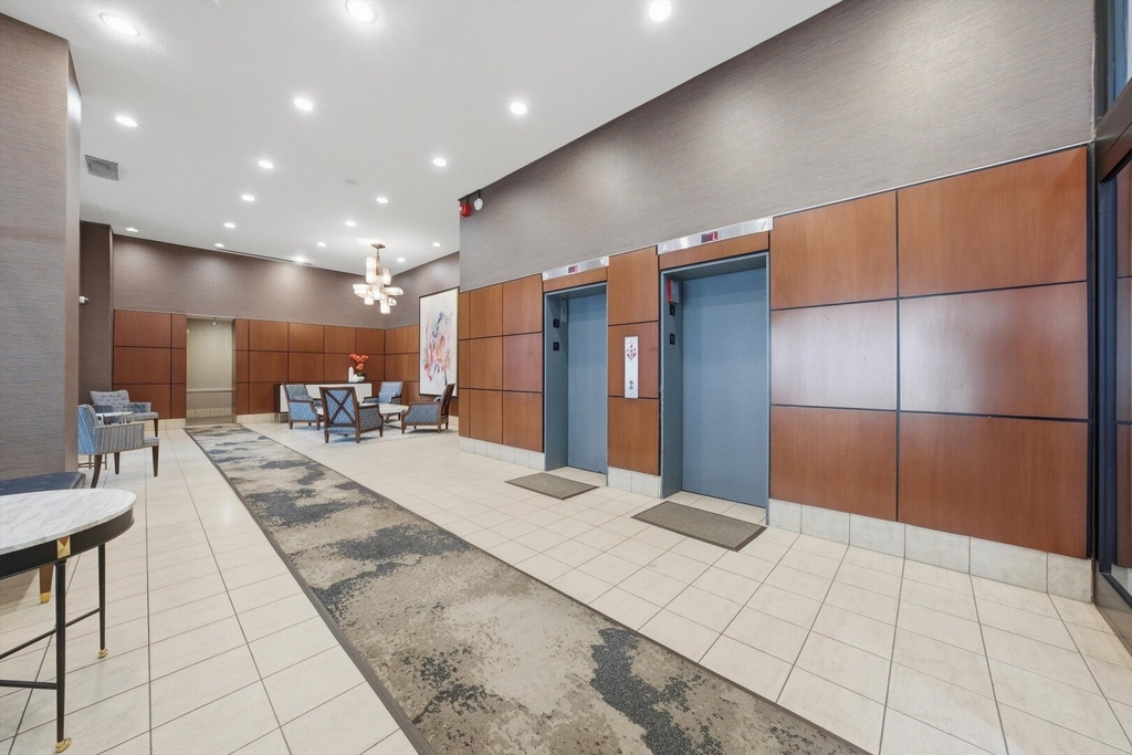 233 E Erie Street - Photo 2