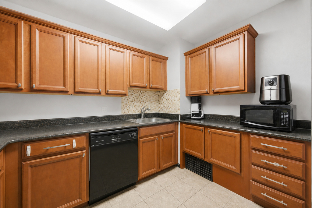 233 E Erie Street - Photo 8