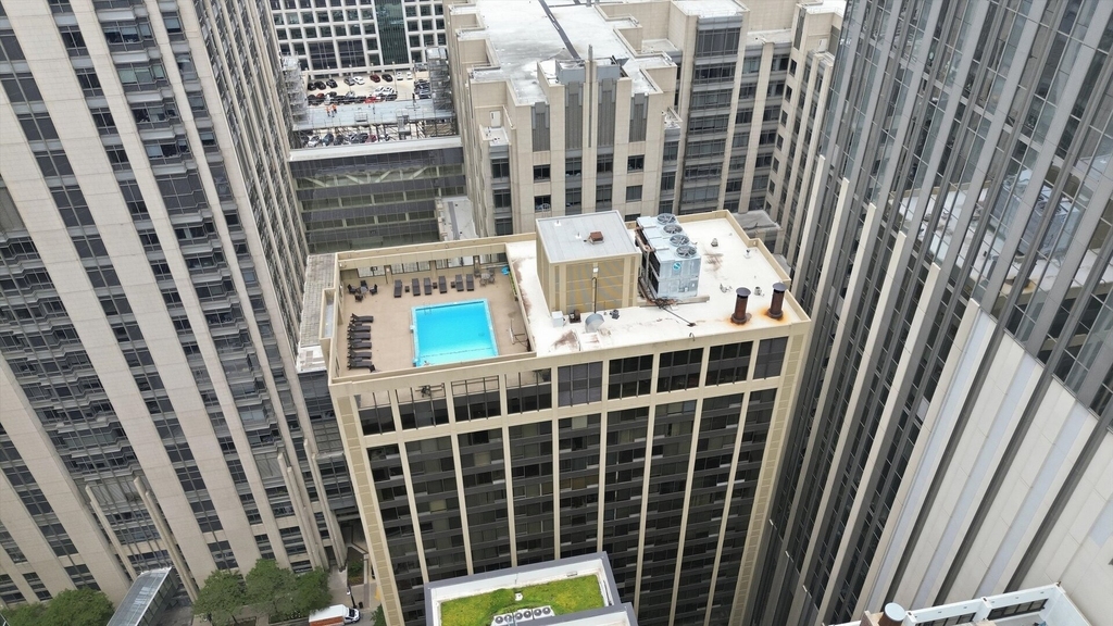233 E Erie Street - Photo 21