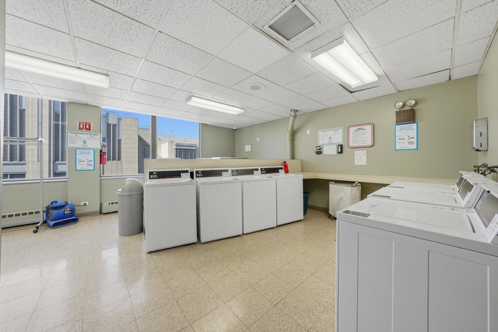 233 E Erie Street - Photo 14