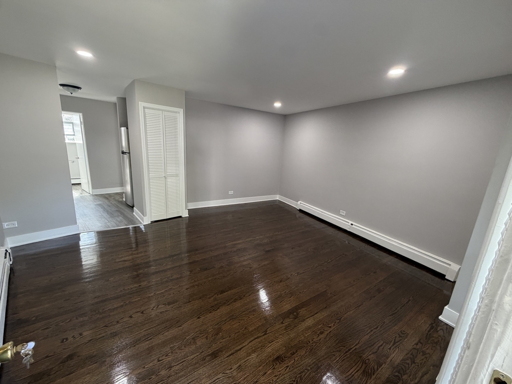 6901 N Ridge Boulevard - Photo 1