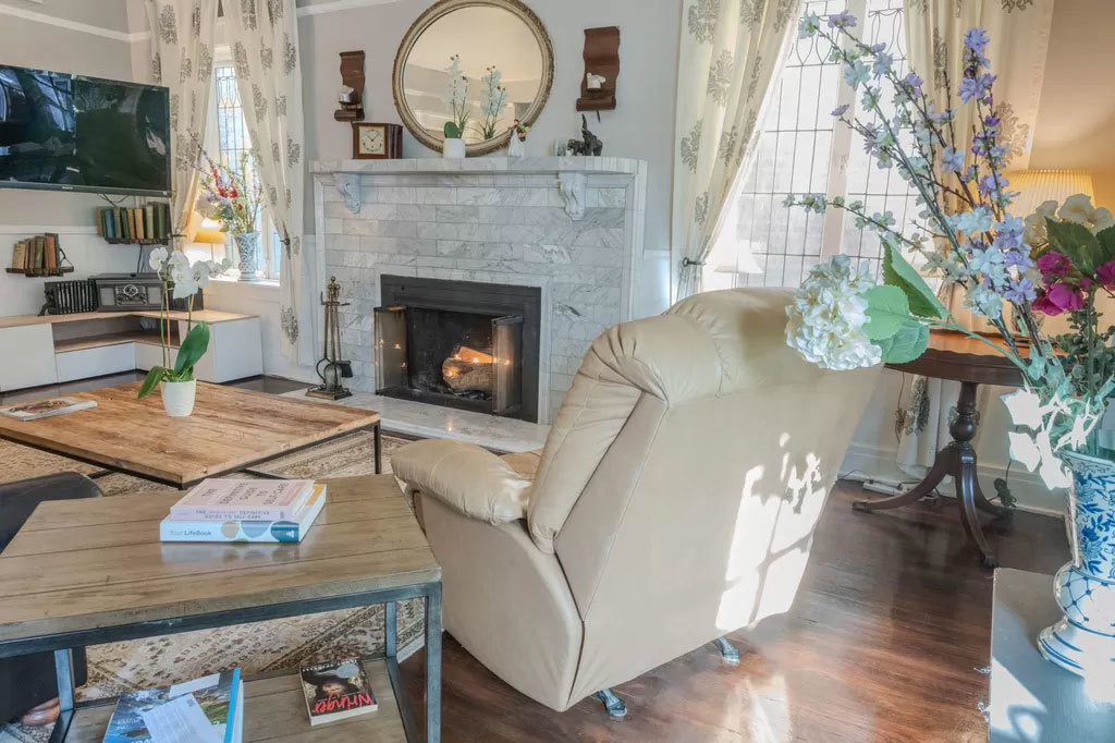7626 N Greenview Avenue - Photo 2
