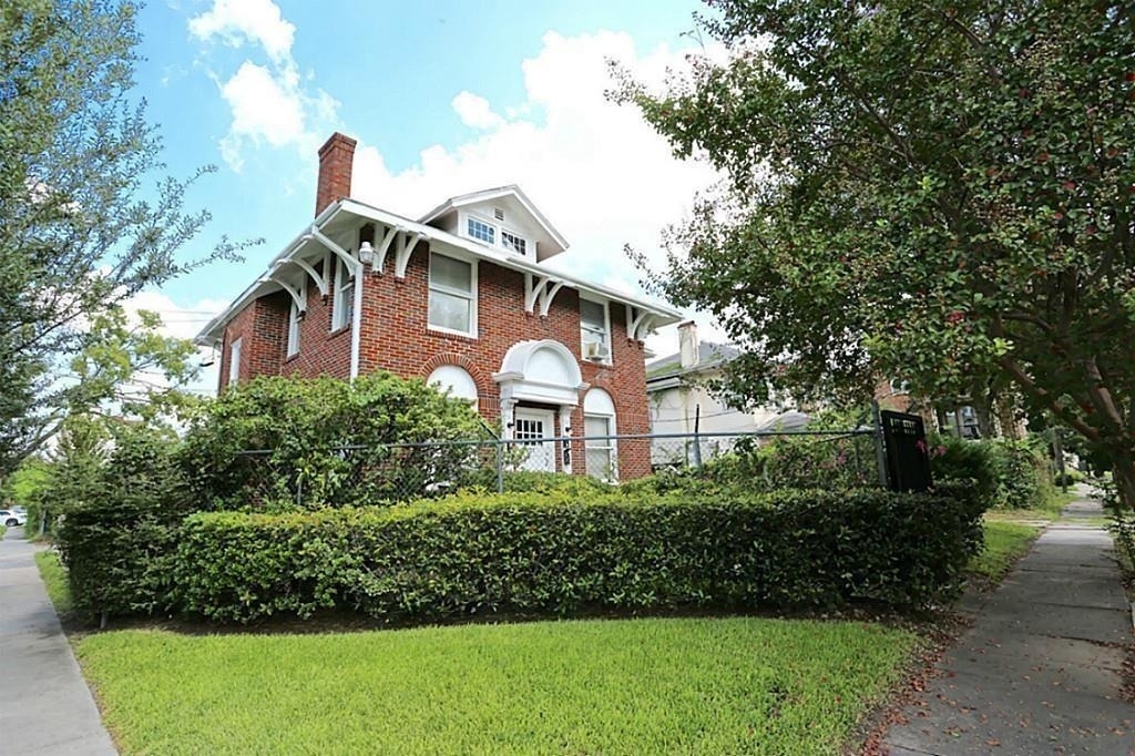1601 Francis Street - Photo 0
