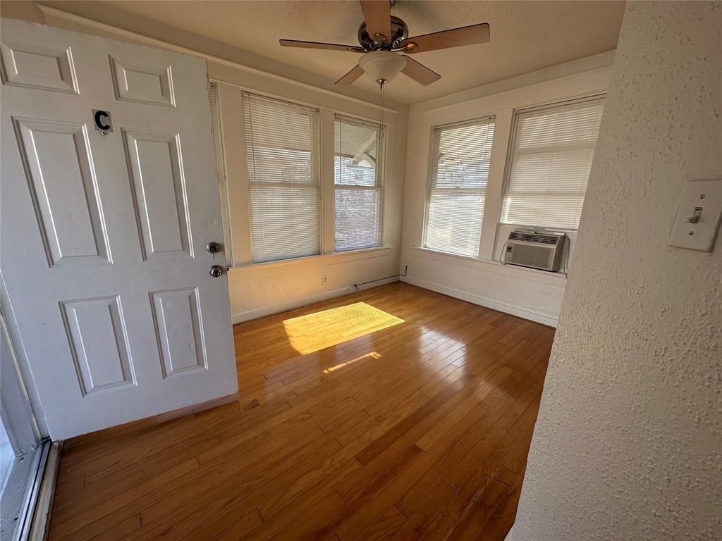1601 Francis Street - Photo 6