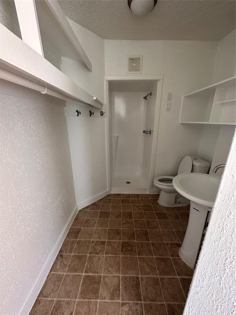 1601 Francis Street - Photo 5