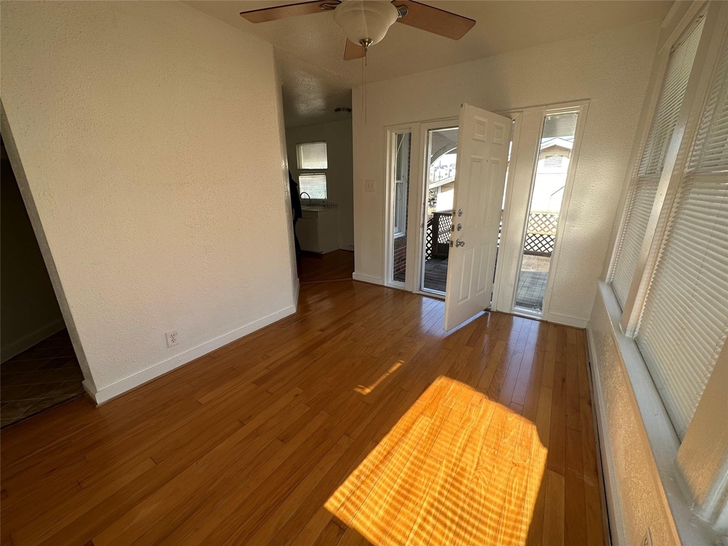 1601 Francis Street - Photo 4