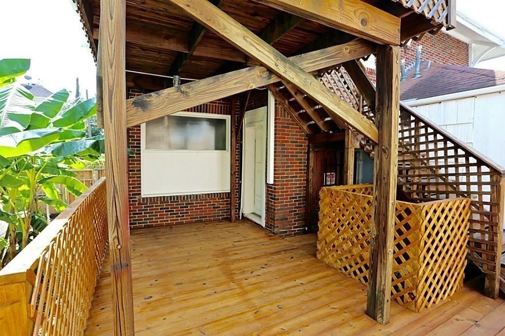 1601 Francis Street - Photo 1