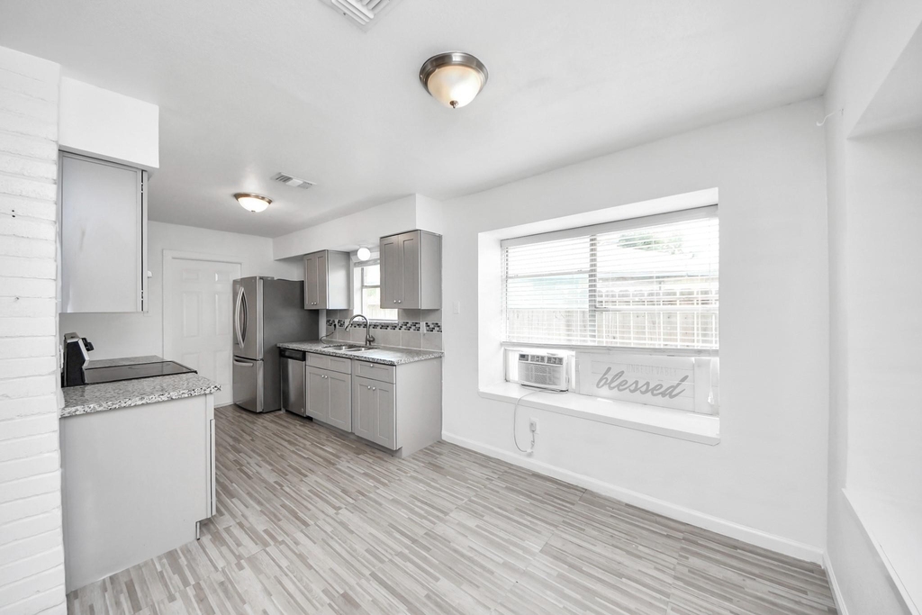7410 La Place Drive - Photo 10