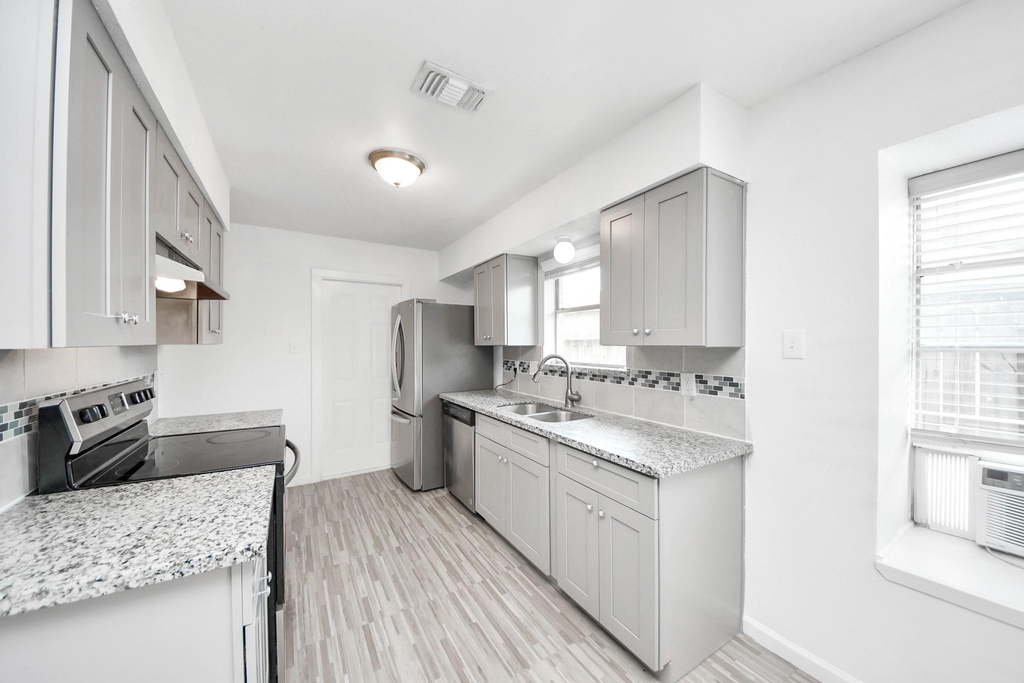 7410 La Place Drive - Photo 14