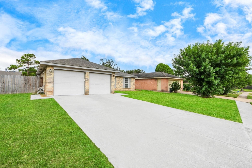 7410 La Place Drive - Photo 2