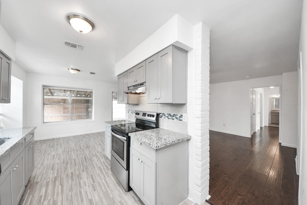 7410 La Place Drive - Photo 18