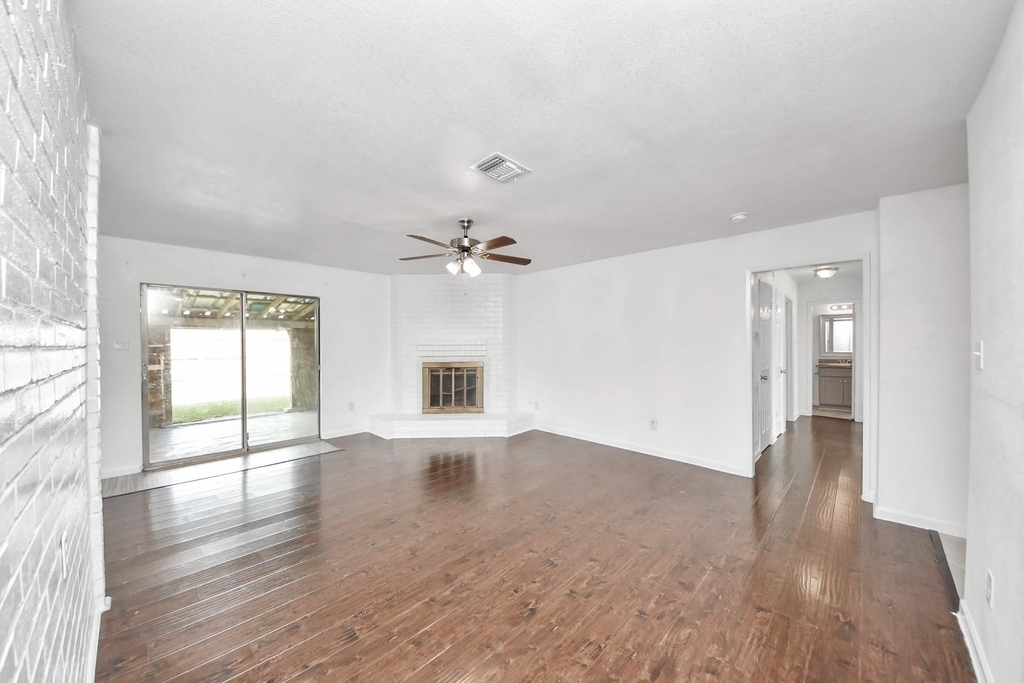 7410 La Place Drive - Photo 9