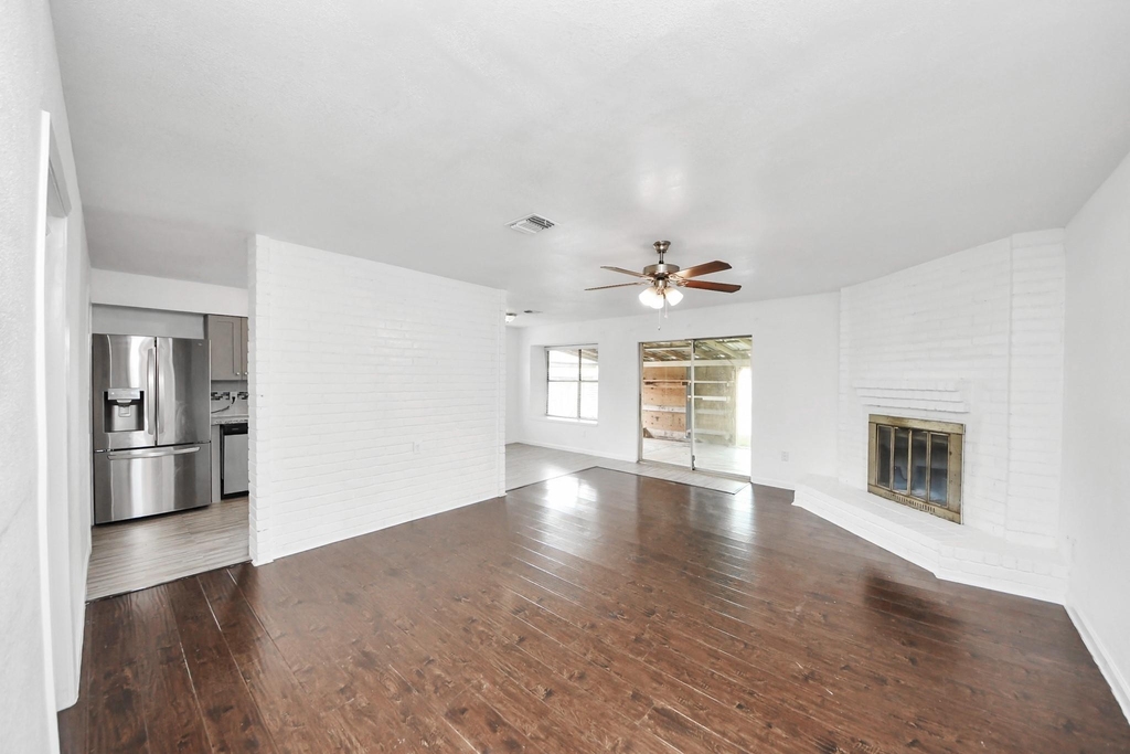 7410 La Place Drive - Photo 7