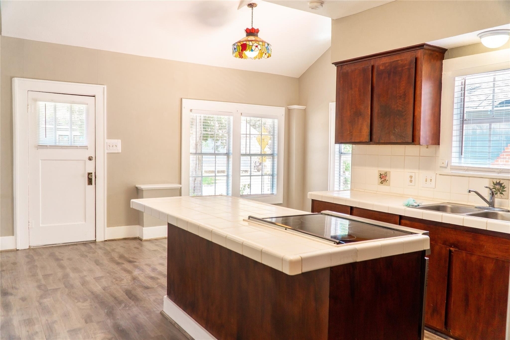 1138 Algregg Street - Photo 6