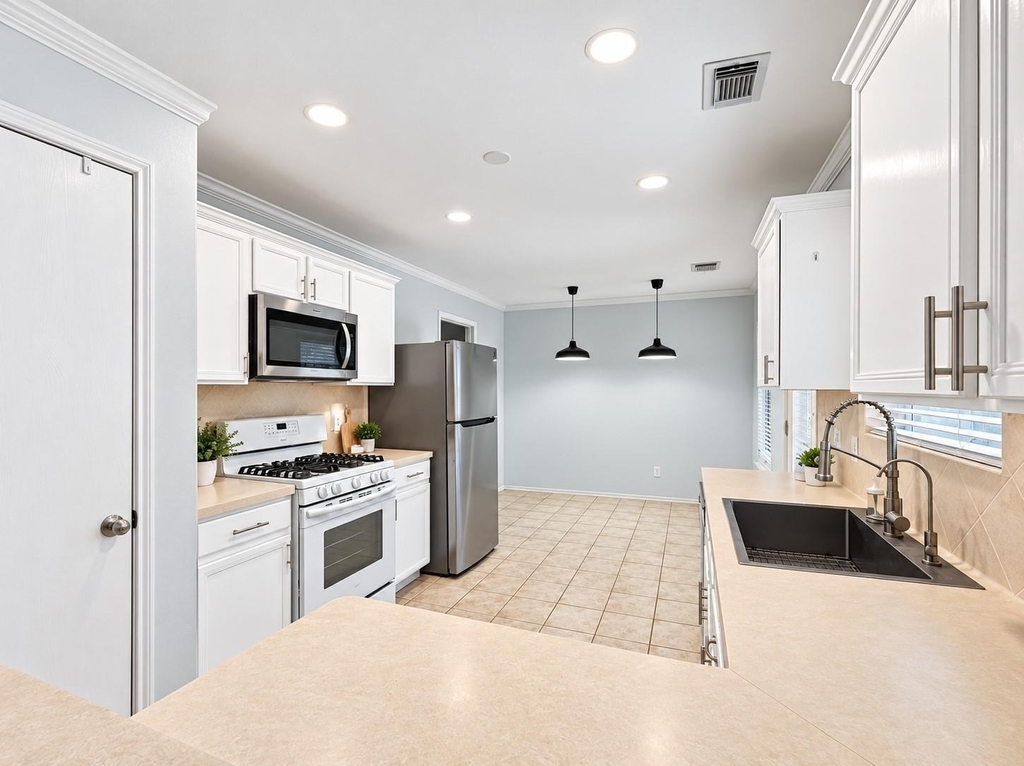 6 Thicket Grove Place - Photo 12