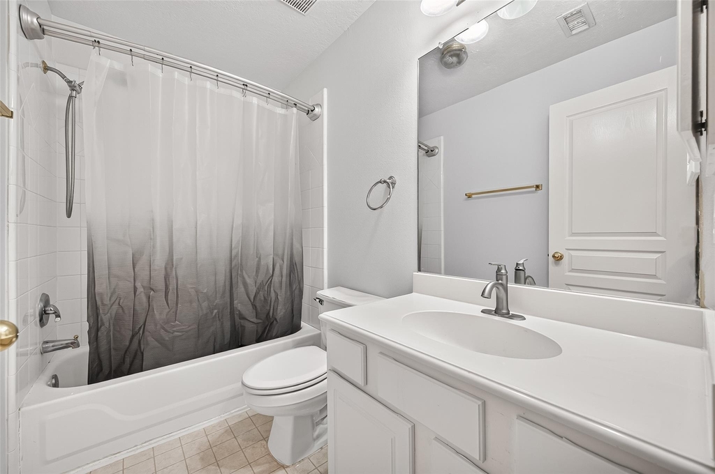 11811 Sunset Lake Court - Photo 33