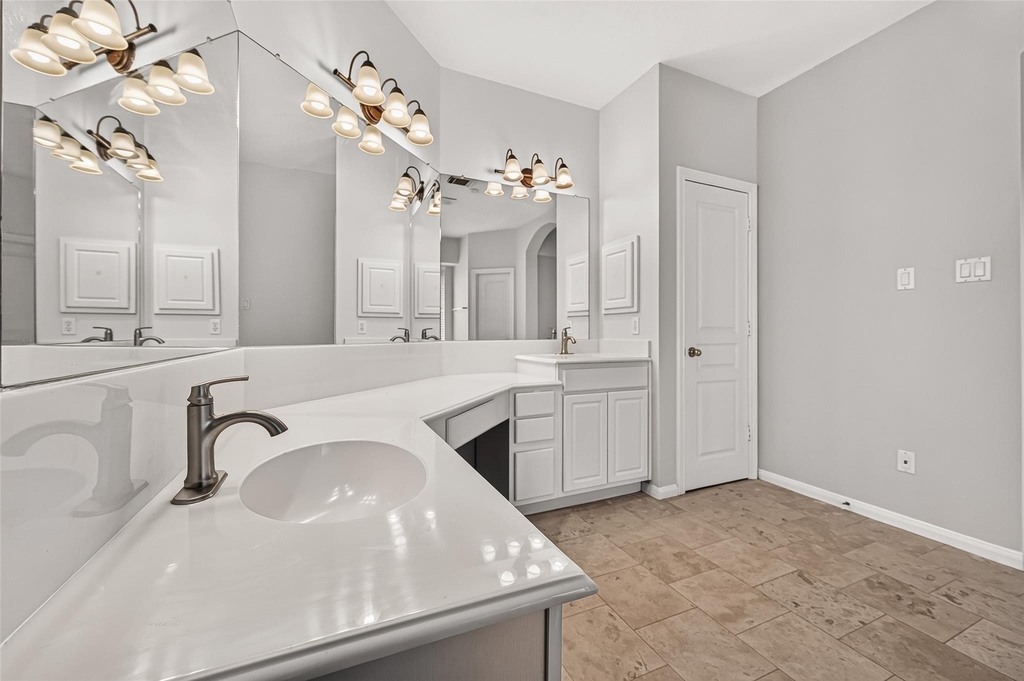 11811 Sunset Lake Court - Photo 25