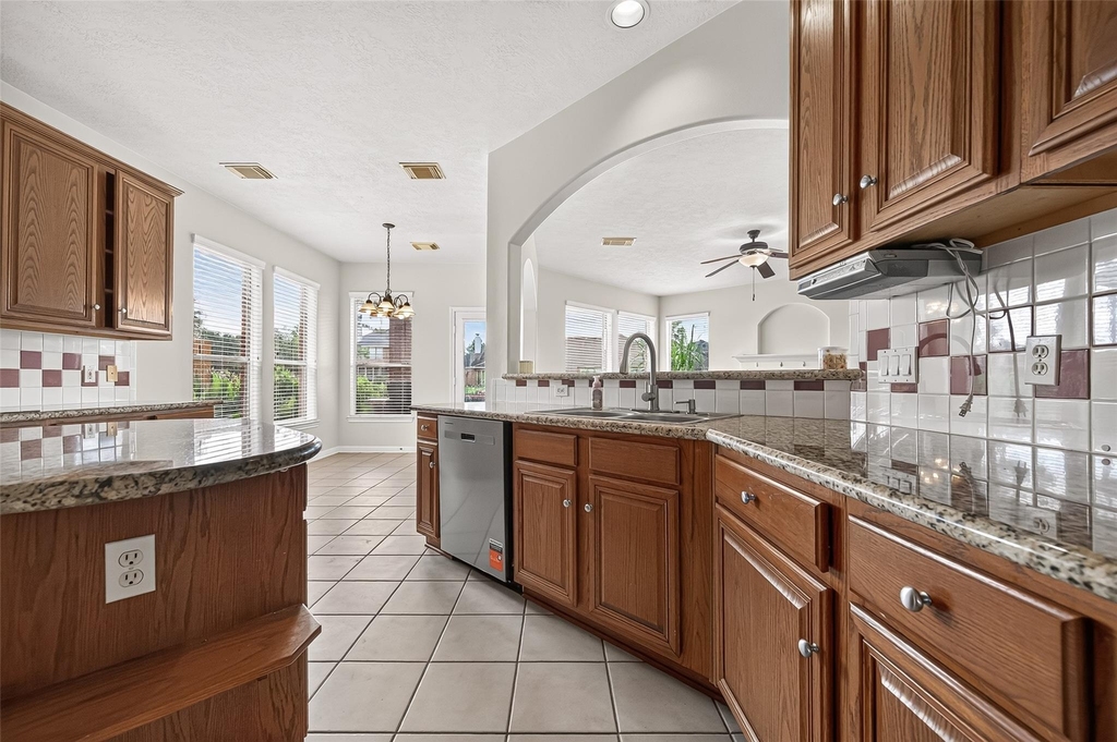 11811 Sunset Lake Court - Photo 19
