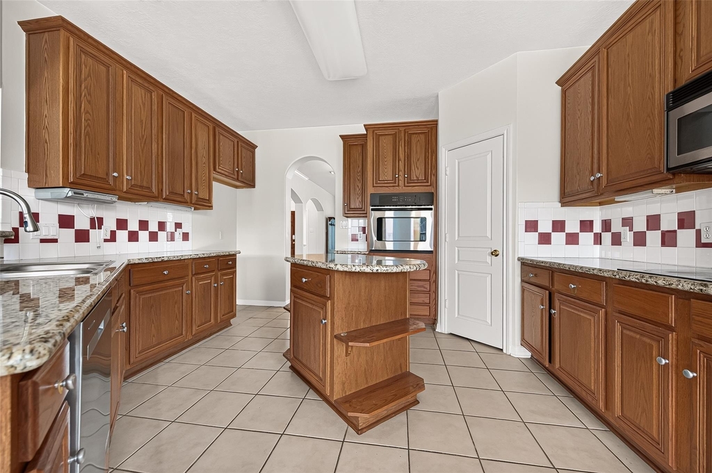 11811 Sunset Lake Court - Photo 15