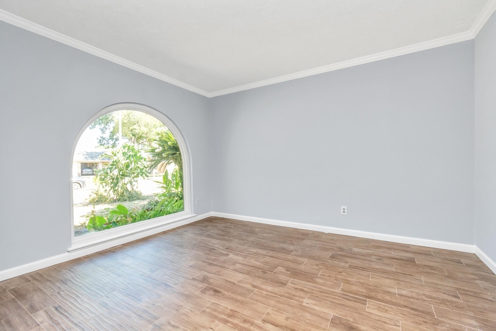 13627 Greenridge Drive - Photo 4