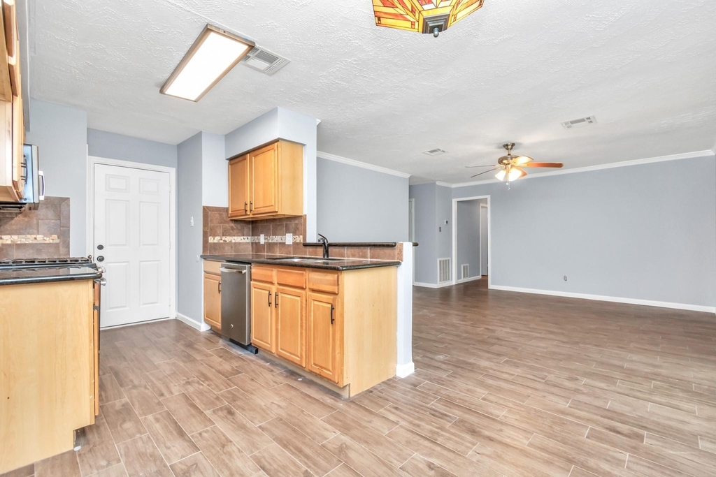 13627 Greenridge Drive - Photo 12