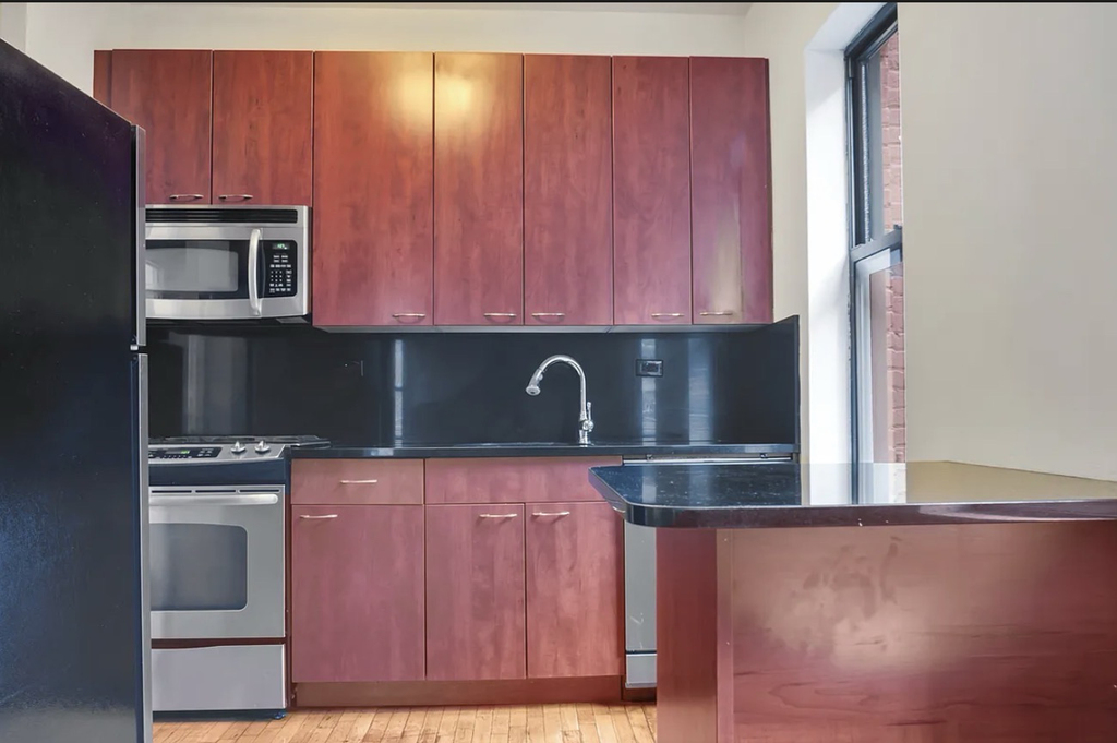 121 Madison Avenue - Photo 1