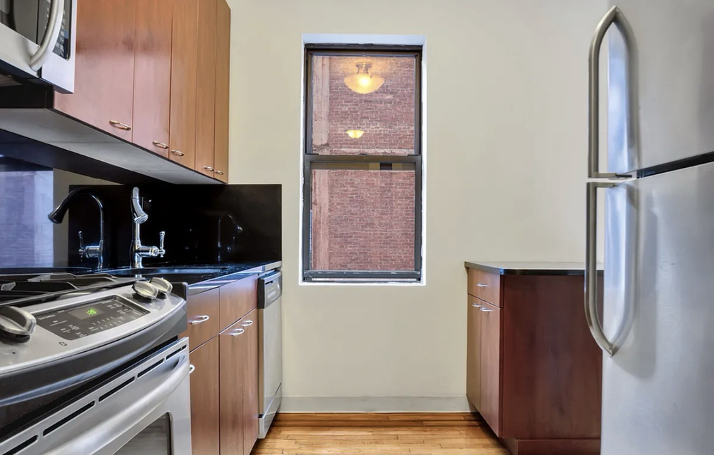 121 Madison Avenue - Photo 2