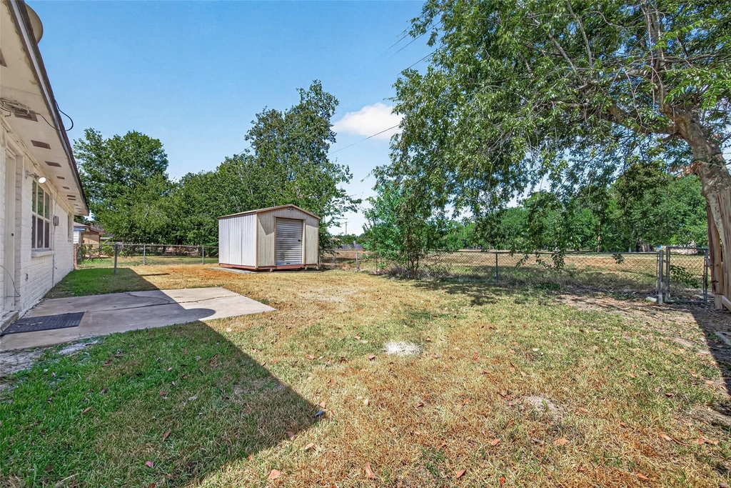 1002 Kenforest Drive - Photo 2