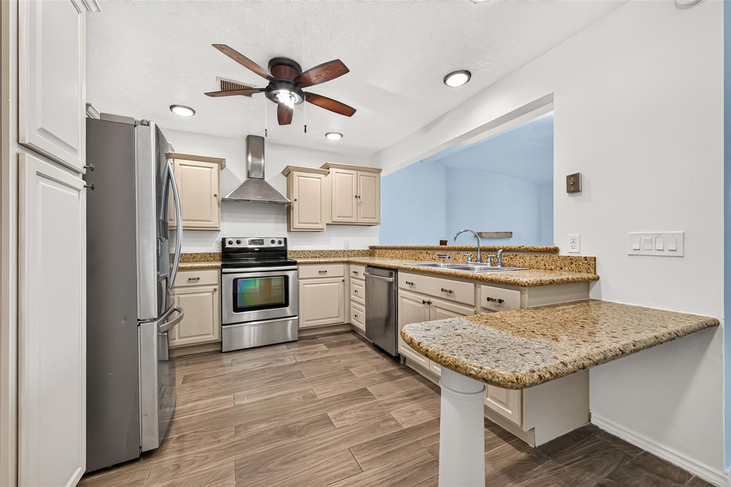 1002 Kenforest Drive - Photo 5