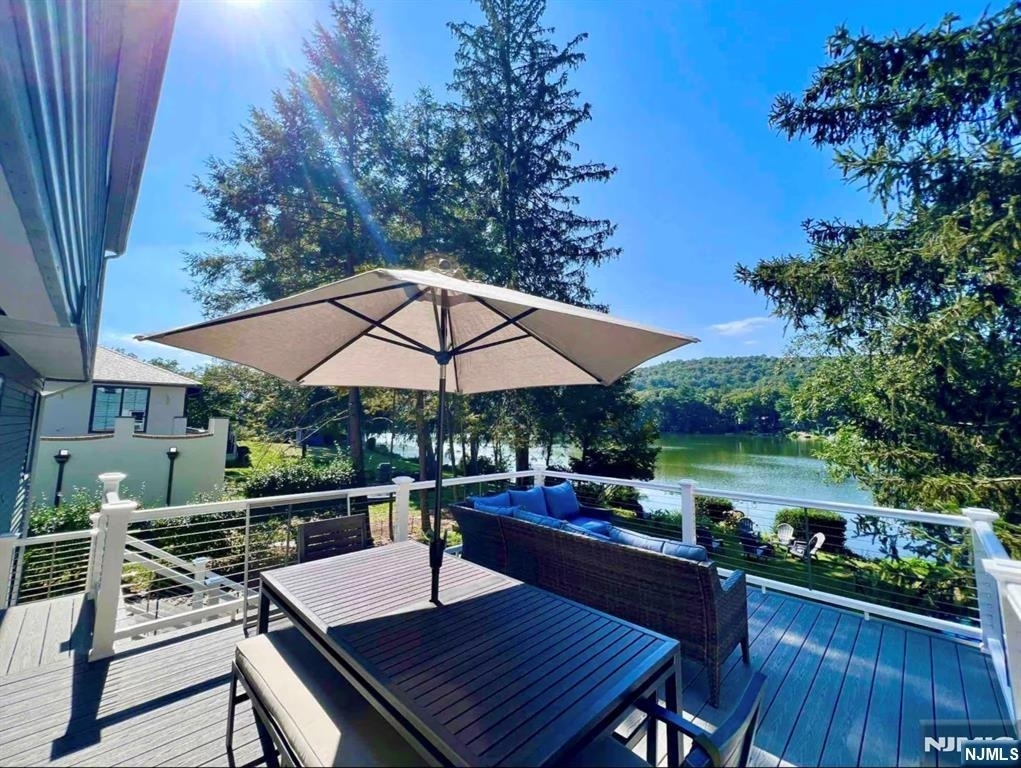 85 Lakeshore - Photo 0