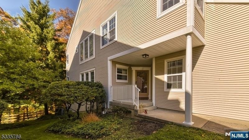 219 Warbler - Photo 1