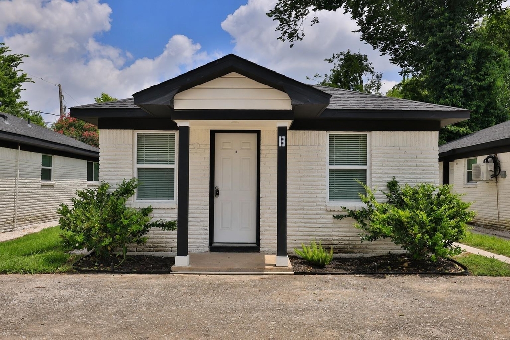 4120 Linn Street - Photo 0