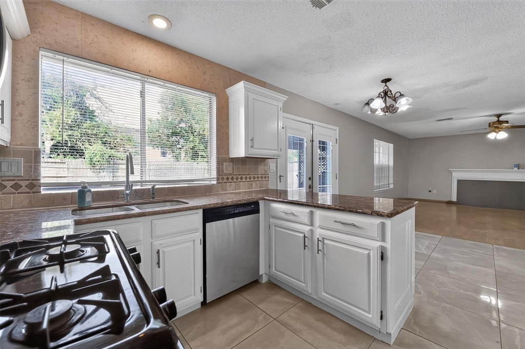 3423 Green Fields Drive - Photo 11