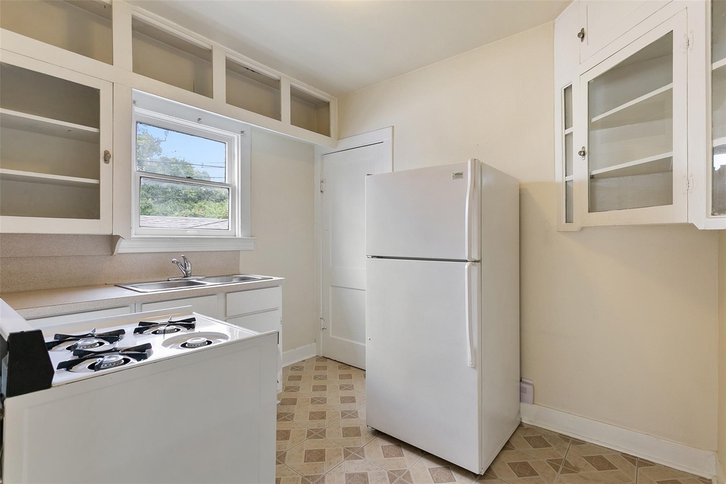 1133 Bayland Avenue - Photo 4