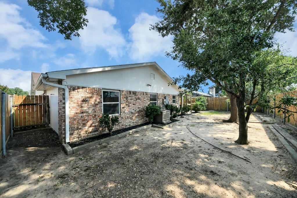16835 Kilwinning Drive - Photo 34