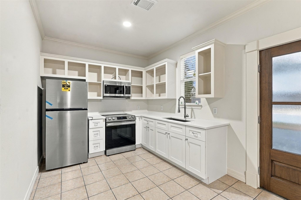 1201 Cordell Street - Photo 3