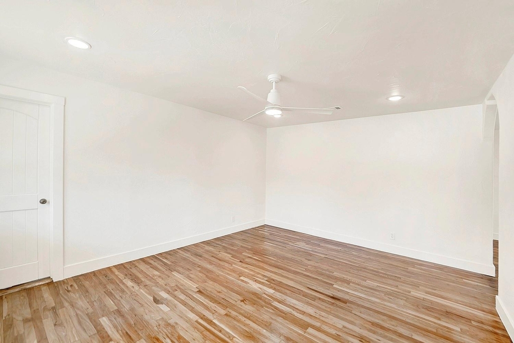 510 Parkview Boulevard - Photo 2